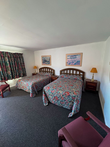Room 5, Blue Ridge Mountain Inn, Patrick