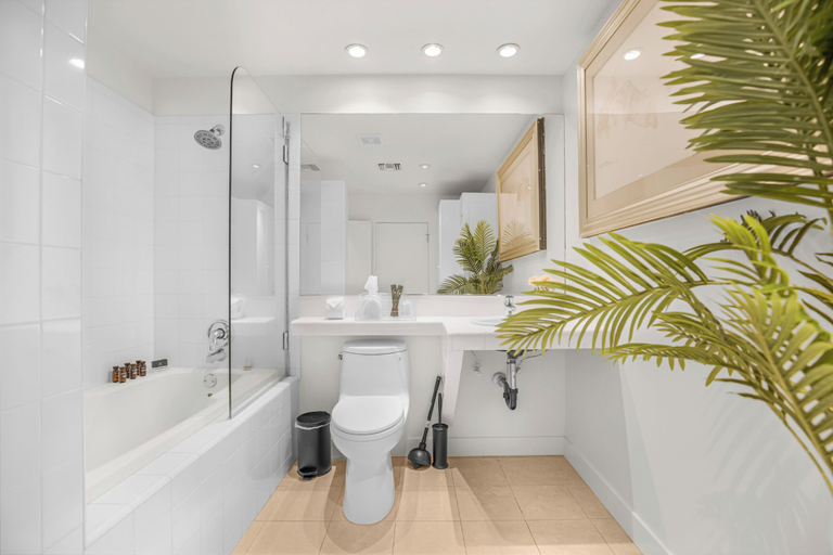 Bathroom 4, Rising Glen, Los Angeles