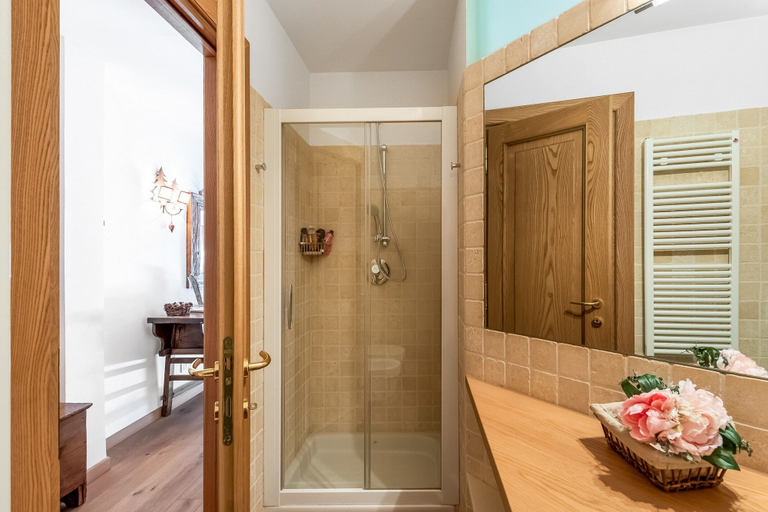 Bathroom 4, Charming Apartment Close to Cableway, Aosta