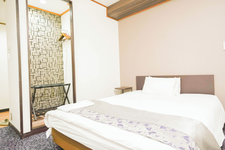 Bedroom 2, Wakayama Green Hotel, Wakayama