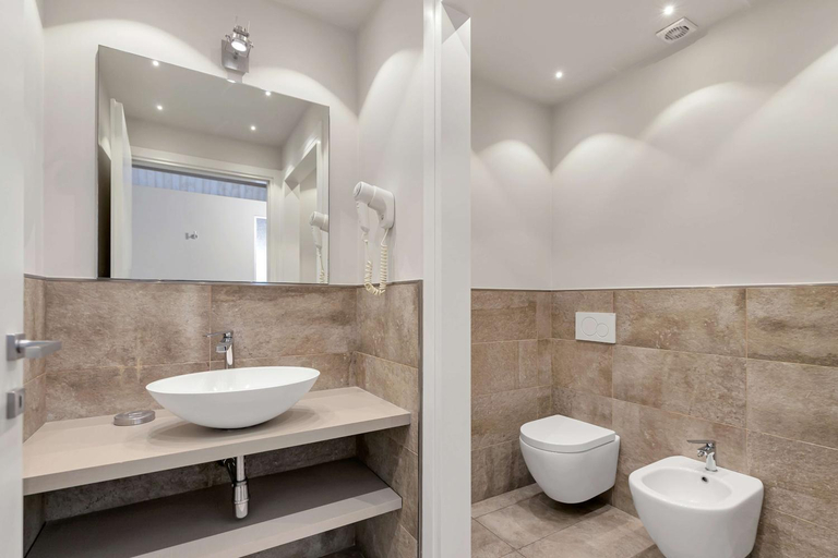 Bathroom 5, Suite A Tema, Milano