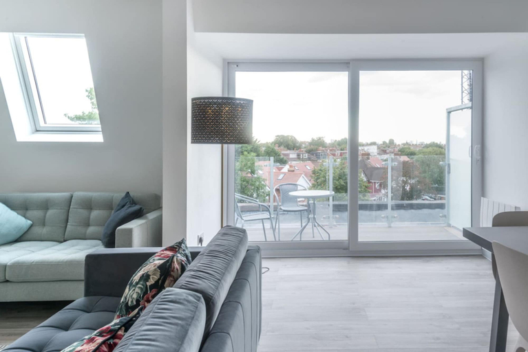 Room 4, Newly Refurbished 2 bed With Fantastic View, London