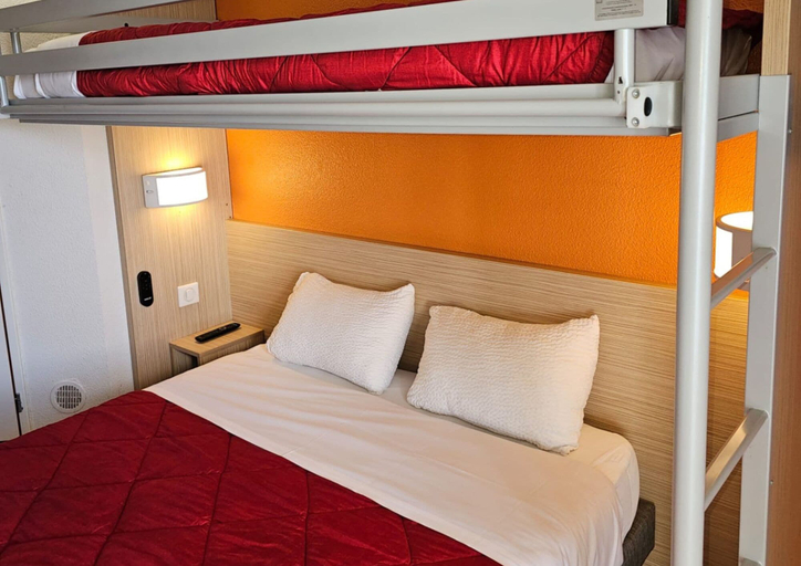 Bedroom 2, Premiere Classe Strasbourg Ouest, Bas-Rhin