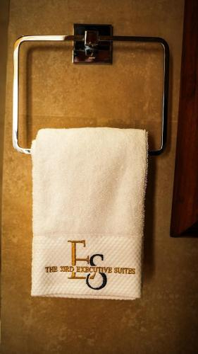 3, The 33rd Executive Suites, Chang