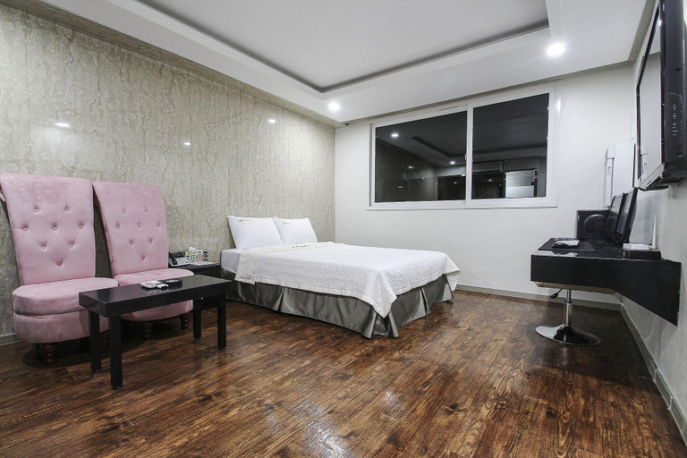 Bedroom 4, Donghae SM, Donghae