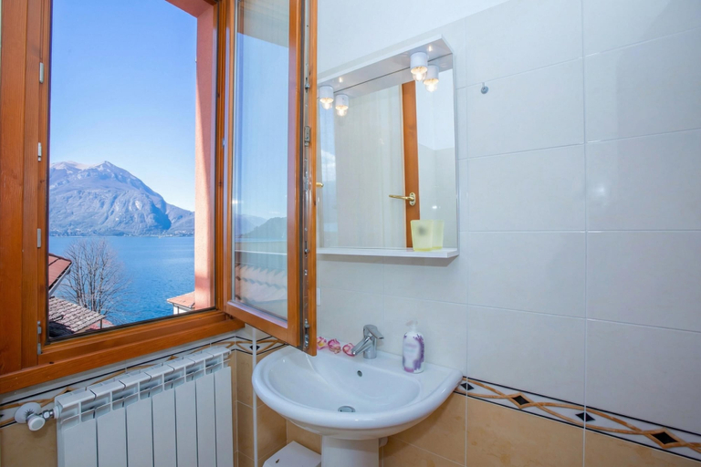 Bathroom 3, Fontana Del Lago Apt. 7, Lecco