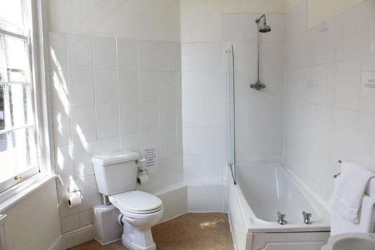 Bathroom, The Lion Hotel, Cambridgeshire