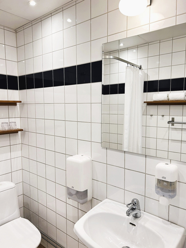 Bathroom 3, Port Hotel, Karlshamn