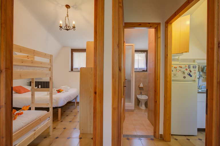 Room 3, Appartamento Nido Alpino for 5 With Balcony, Torino