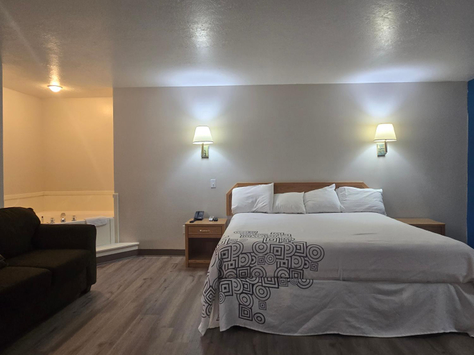 Bedroom 4, Economy Inn, Juab