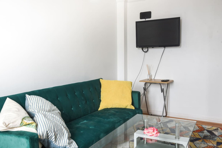 Room 2, Bright and Comfortable 1 Bedroom Near Marble Arch, London