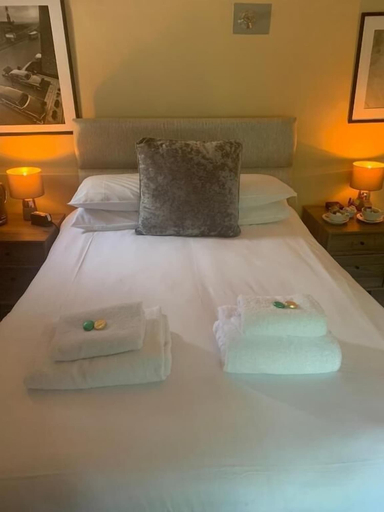 Bedroom 3, The Red Lion & Cellar Room, Surrey