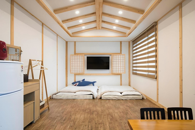 Bedroom 2, Jeju Fly Jin House Pension, Jeju