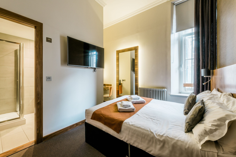 Room 5, The Inn Place, Edinburgh