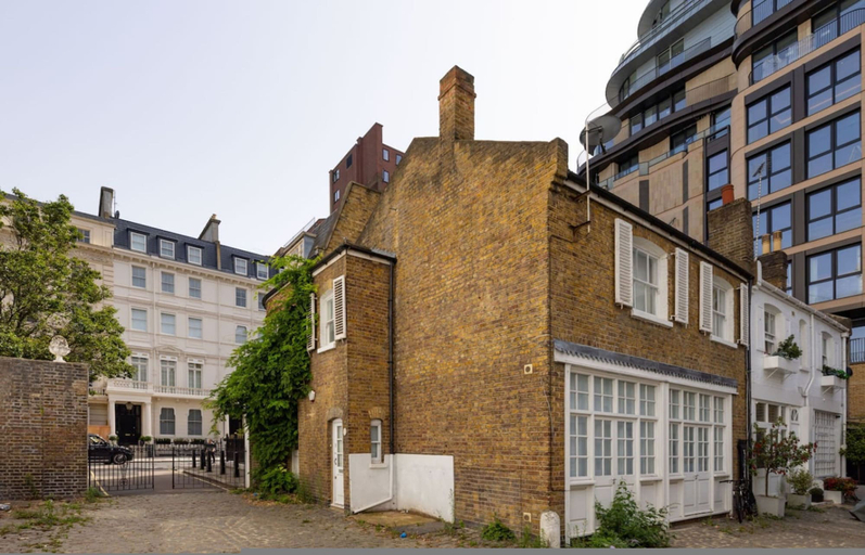Room 2, Traditional Treasure 3 Bedroom Home by Hyde Park, London
