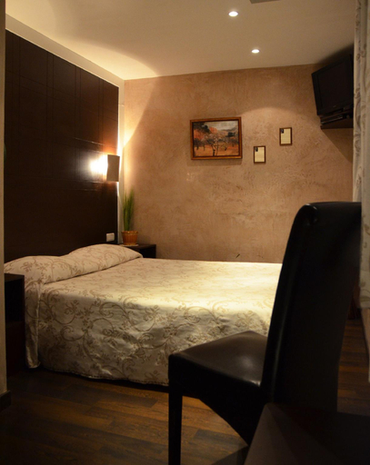 Bedroom 2, L'Hotel Le Cheval Noir, Seine-et-Marne