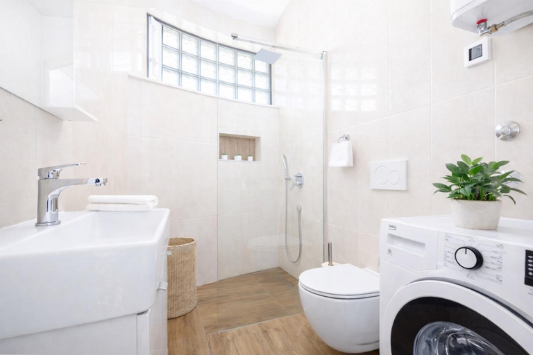Bathroom, Pula Paradise, Pula