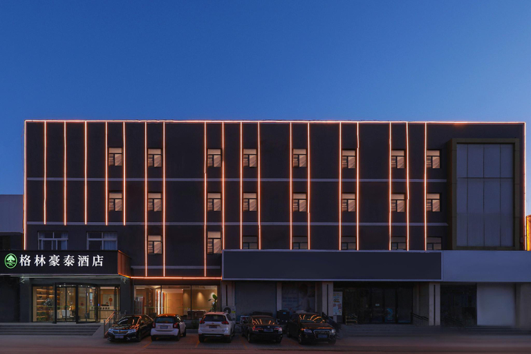 Exterior & Views