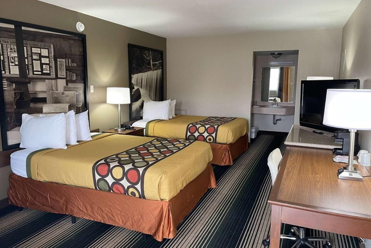 Bedroom 3, Super 8 By Wyndham Junction City, Geary