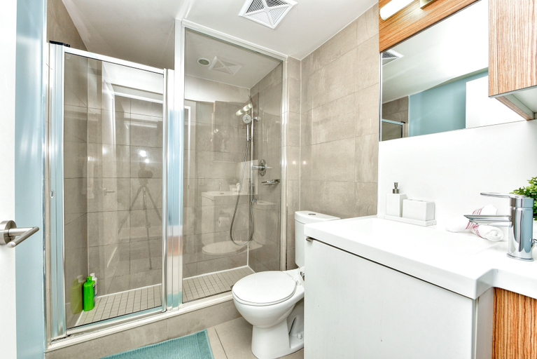 Bathroom 5, The Toronto - Entertainment District, Toronto
