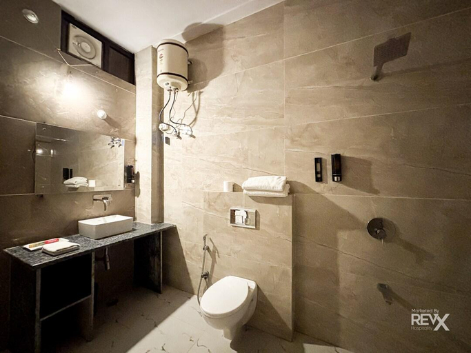 Bathroom, The Kiaan Corbett Resort, Nainital
