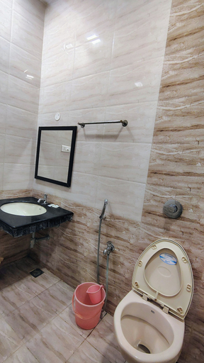Bathroom 4, Hotel Rayas, Thanjavur