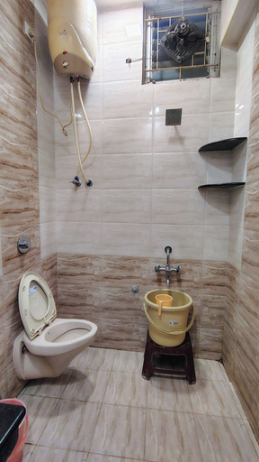 Bathroom 3, Hotel Rayas, Thanjavur
