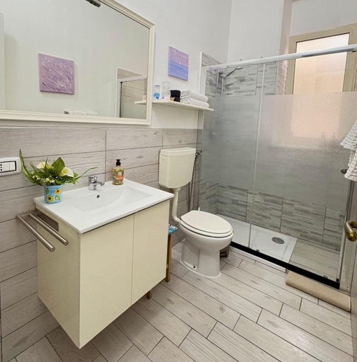 Bathroom 4, B&B 091, Palermo