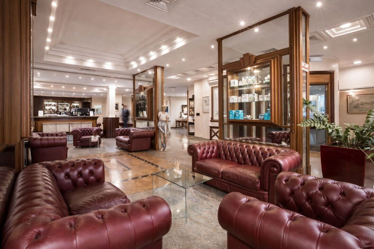 Lobby sitting area 2, Hotiday Brindisi Garibaldi, Brindisi