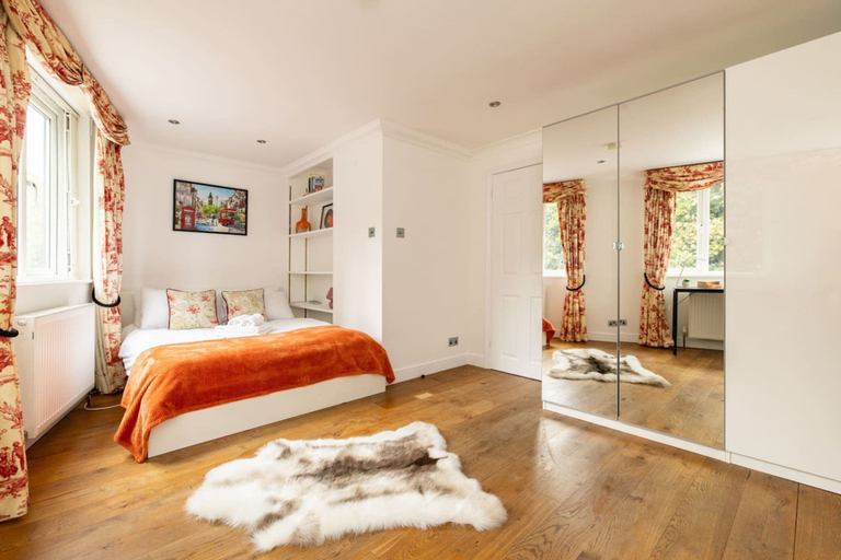 Room 5, Your Home Away Newly Refurbished 3BR in Wandsworth, London
