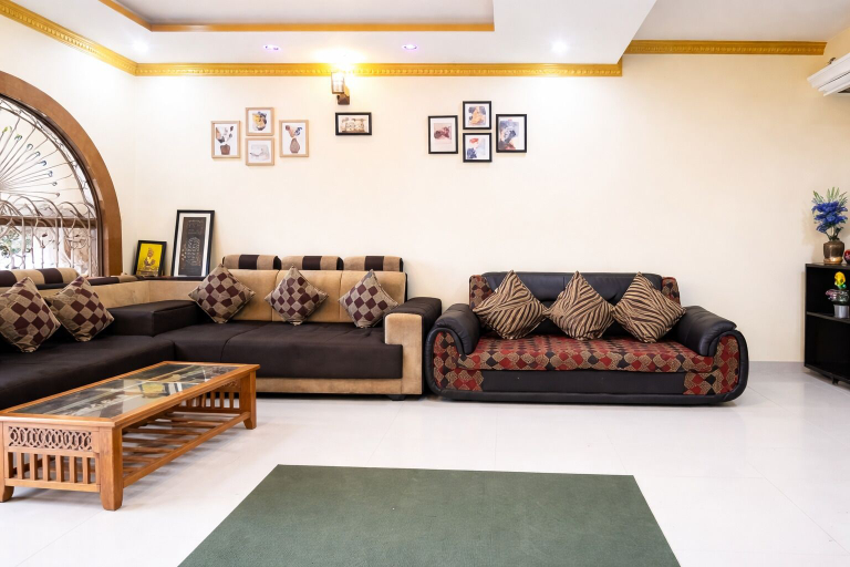 Lobby sitting area, Hotel Book N Stay Sampadaa, Puri