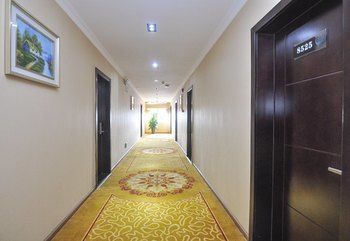 Hallway, Kun Cheng Hotel, Kunming