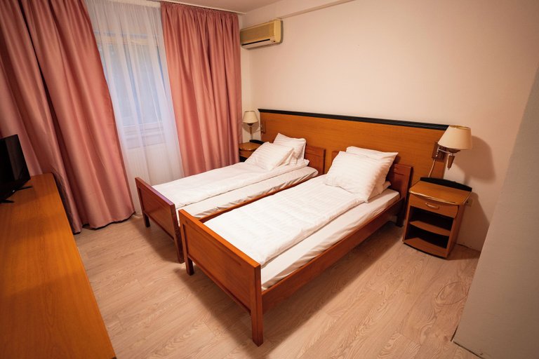 Bedroom 3, Hotel Royal Plaza, Timisoara