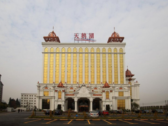 Exterior & Views 2, Swan Lake Recreation Hotel Foshan, Foshan
