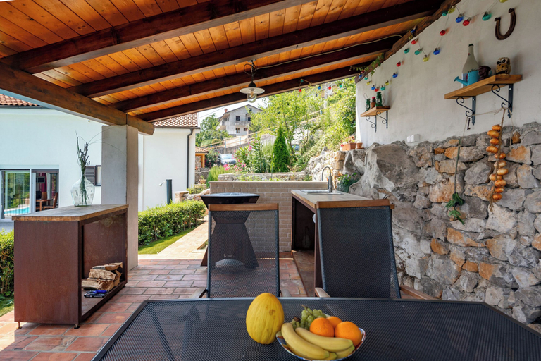 Outdoor dining, Hillside Villa Kvarner: Pool & Sea View, Opatija/Veprinac