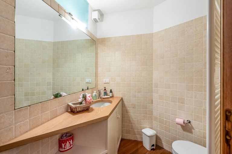 Bathroom 5, Charming Apartment Close to Cableway, Aosta