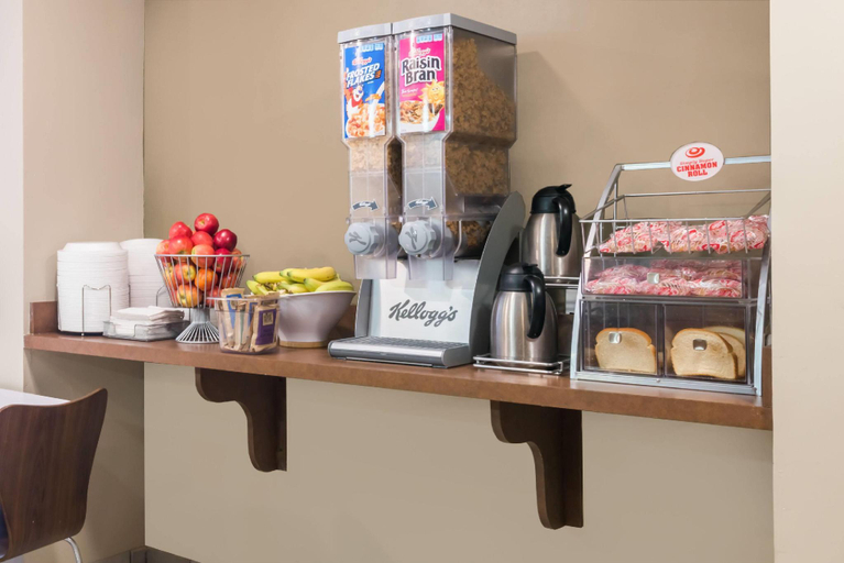 Food & Drinks 4, Super 8 By Wyndham Jasper, Dubois