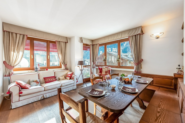 Dining room 5, Charming Apartment Close to Cableway, Aosta