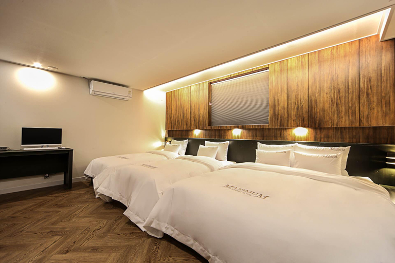 Bedroom 2, Busan Station Maximum, Dong