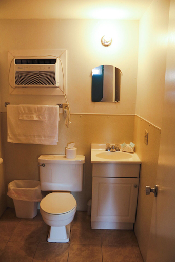 Bathroom 3, Blue Ridge Mountain Inn, Patrick