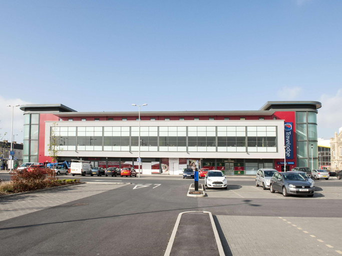 Exterior & Views 2, Travelodge Llanelli Central, Carmarthenshire