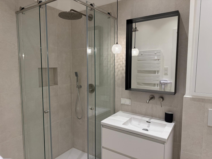 Bathroom 2, Central Renovated Premium Apartment with Free Parking, Wien