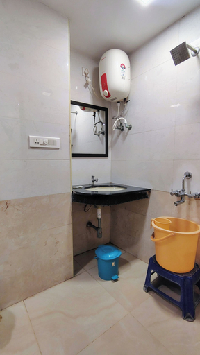 Bathroom 4, Hotel Rayas, Thanjavur