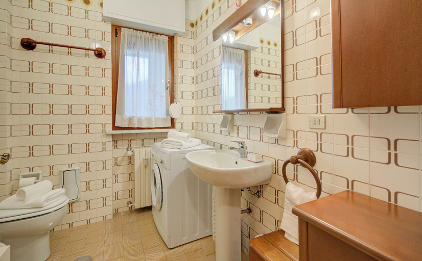 Bathroom 5, Appartamento Vista Alta With Balcony for 5, Torino