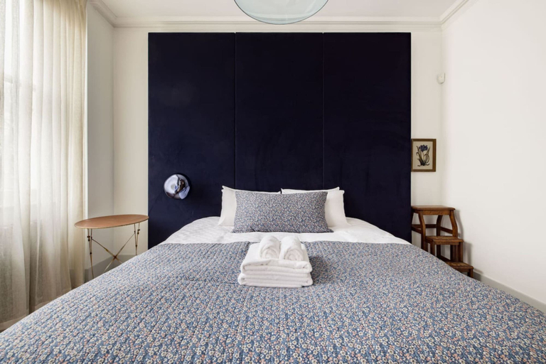 Room 3, The Tree House 2 Bedroom Apartment by Hyde Park, London