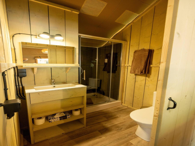 Bathroom 3, Luxuszelt im Serengeti Park, Heidekreis