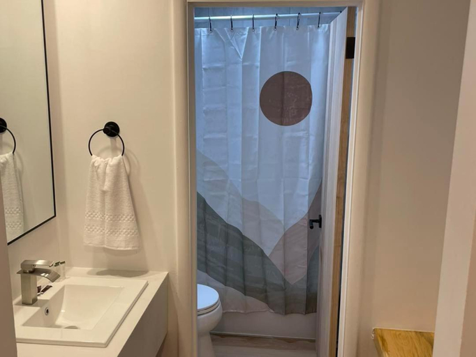 Bathroom 3, Lava Mountain Lodge, Fremont