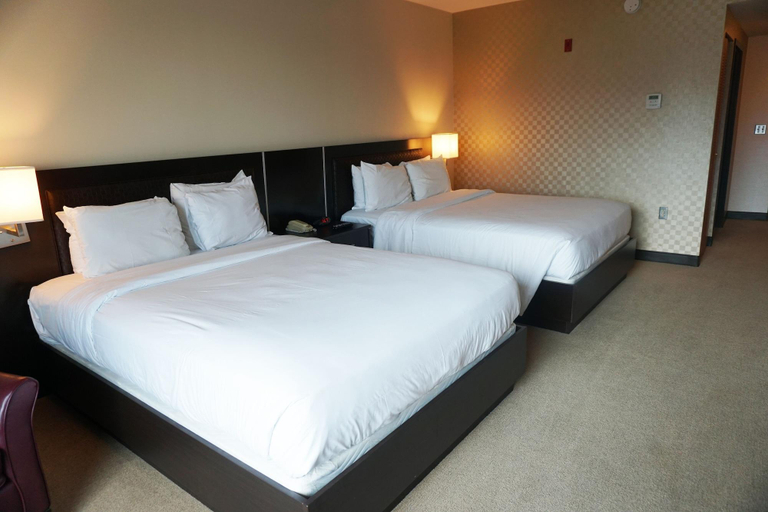 Bedroom 3, DraftKings at Casino Queen, Saint Clair