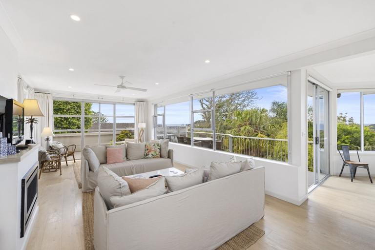 Primary image, Spacious 5-bed Beach House With Ocean View, Pittwater