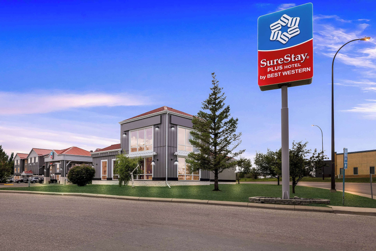 Exterior & Views 2, SureStay Plus Hotel by Best Western Drumheller, Division No. 5
